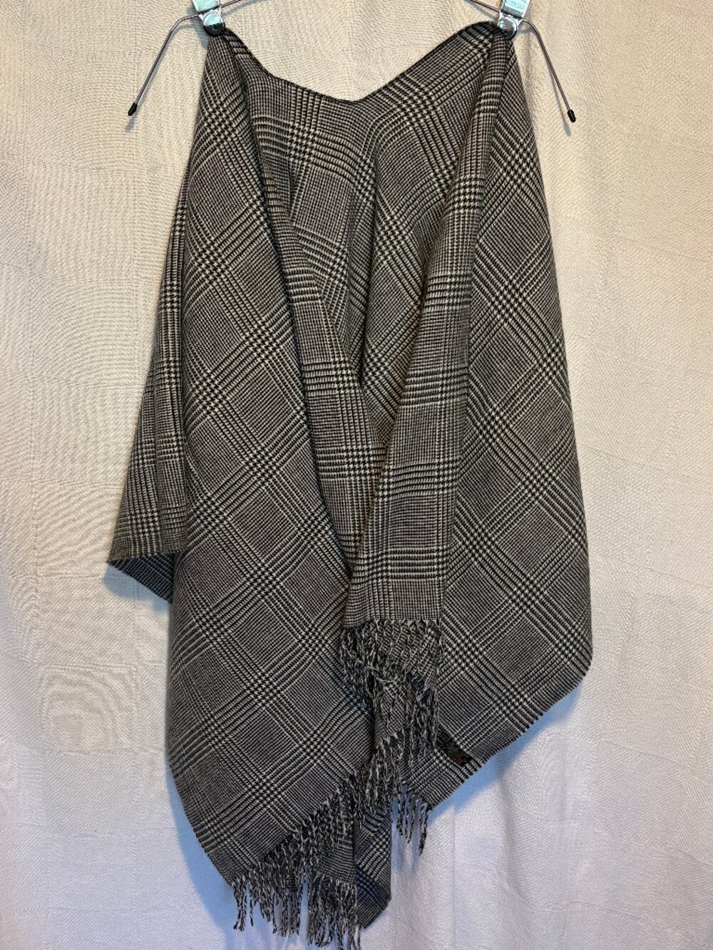 Tie Rack Glen Plaid Fringe Poncho Cape Wrap – Black & White, NWOT